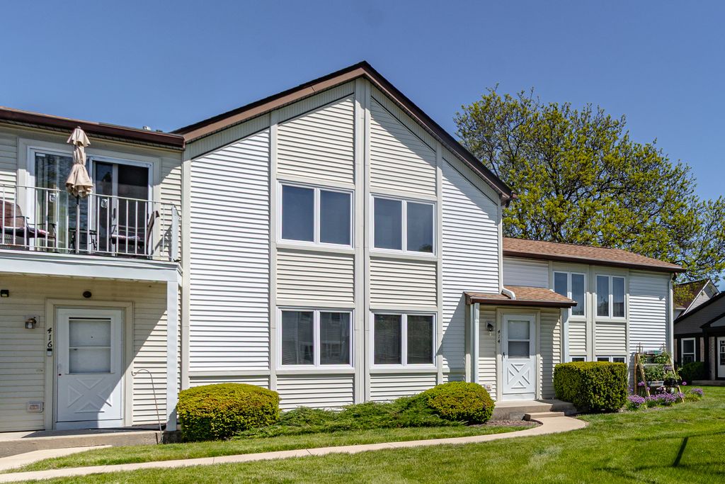 414 INVERRARY Lane 414, Deerfield, IL 60015