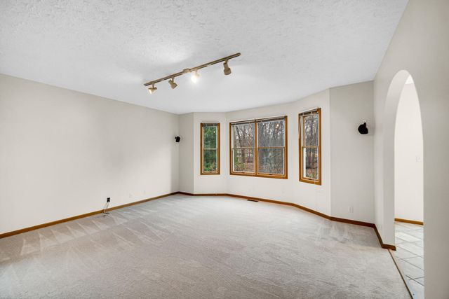 692 Harvest Road, Valparaiso, IN 46383