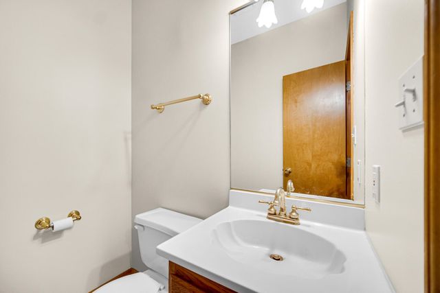 692 Harvest Road, Valparaiso, IN 46383