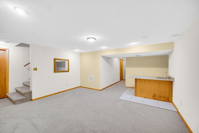 692 Harvest Road, Valparaiso, IN 46383