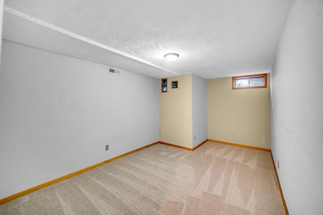 692 Harvest Road, Valparaiso, IN 46383