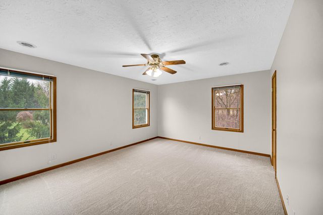 692 Harvest Road, Valparaiso, IN 46383