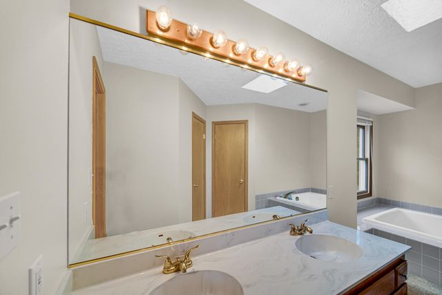 692 Harvest Road, Valparaiso, IN 46383