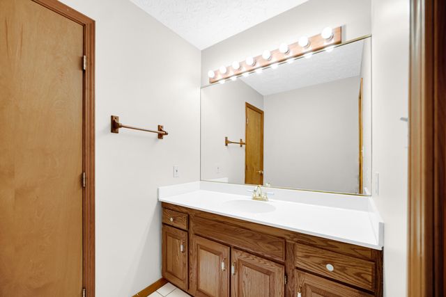 692 Harvest Road, Valparaiso, IN 46383