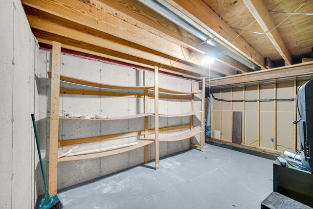 692 Harvest Road, Valparaiso, IN 46383