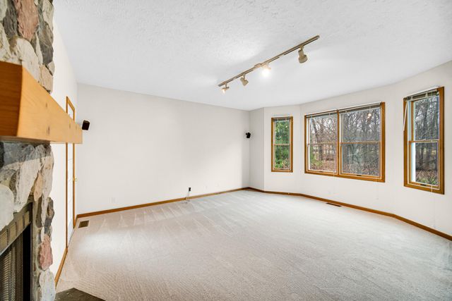 692 Harvest Road, Valparaiso, IN 46383