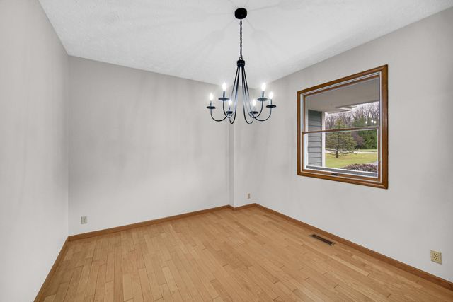 692 Harvest Road, Valparaiso, IN 46383