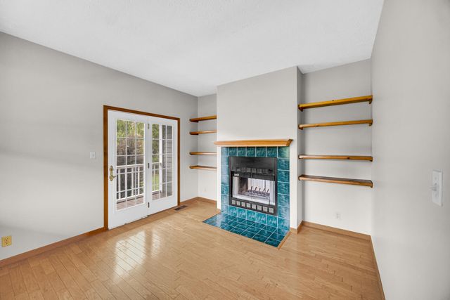 692 Harvest Road, Valparaiso, IN 46383