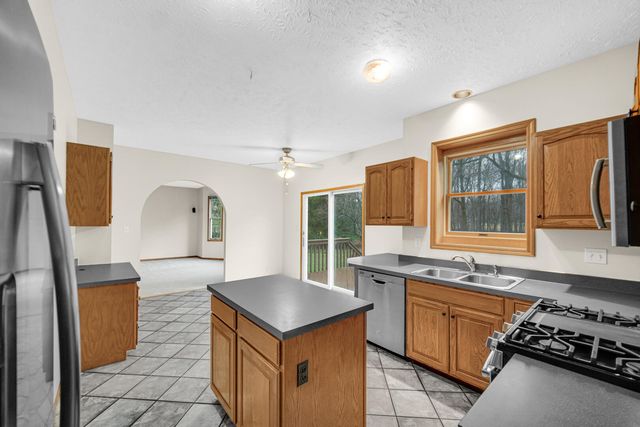 692 Harvest Road, Valparaiso, IN 46383