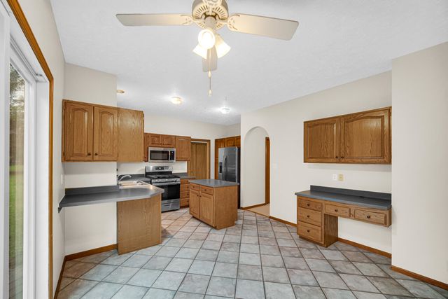 692 Harvest Road, Valparaiso, IN 46383