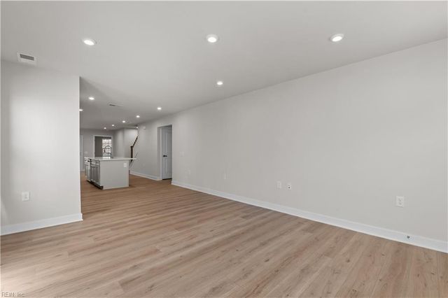 5002 Winding CRK # 1B, Williamsburg, VA 23188