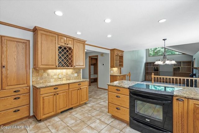 9737 N Circle Drive, Hayden, ID 83835