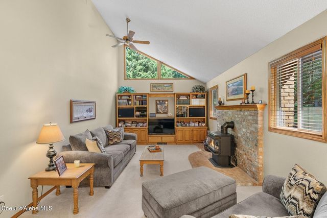 9737 N Circle Drive, Hayden, ID 83835