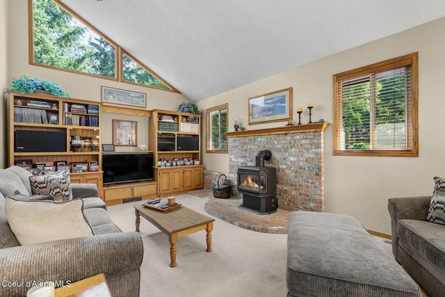 9737 N Circle Drive, Hayden, ID 83835