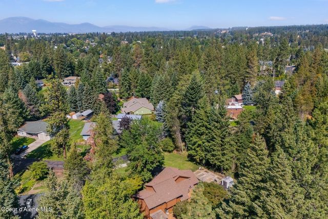9737 N Circle Drive, Hayden, ID 83835