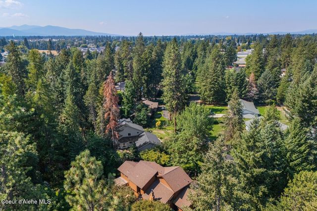 9737 N Circle Drive, Hayden, ID 83835