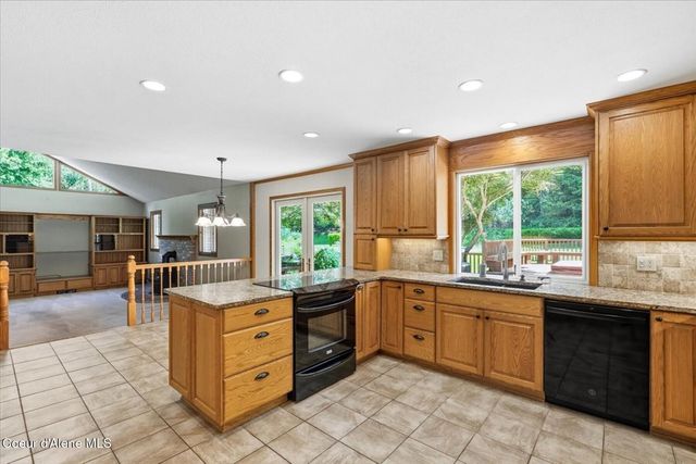 9737 N Circle Drive, Hayden, ID 83835