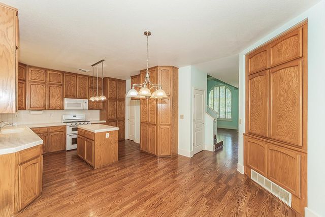 1094 E Monticello Circle, Fresno, CA 93720