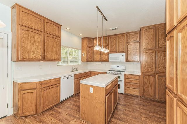 1094 E Monticello Circle, Fresno, CA 93720