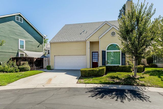 1094 E Monticello Circle, Fresno, CA 93720