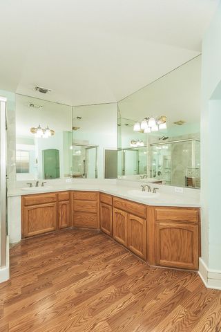 1094 E Monticello Circle, Fresno, CA 93720