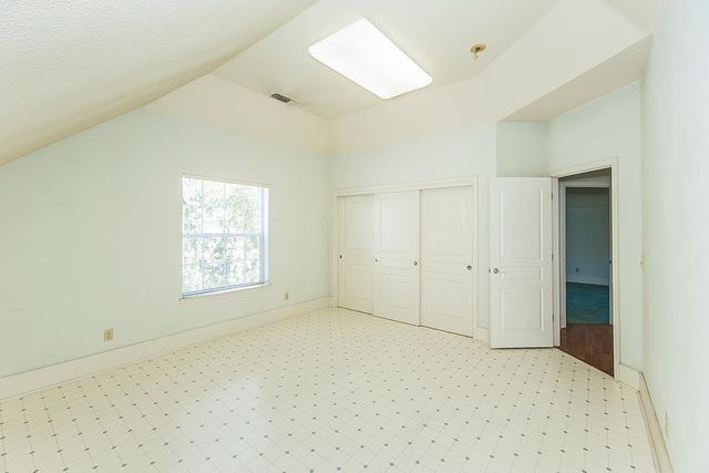 1094 E Monticello Circle, Fresno, CA 93720