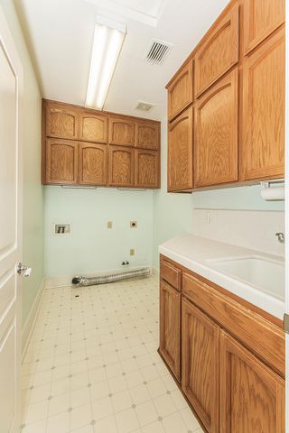 1094 E Monticello Circle, Fresno, CA 93720