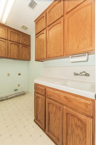 1094 E Monticello Circle, Fresno, CA 93720