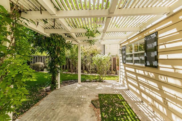 1094 E Monticello Circle, Fresno, CA 93720