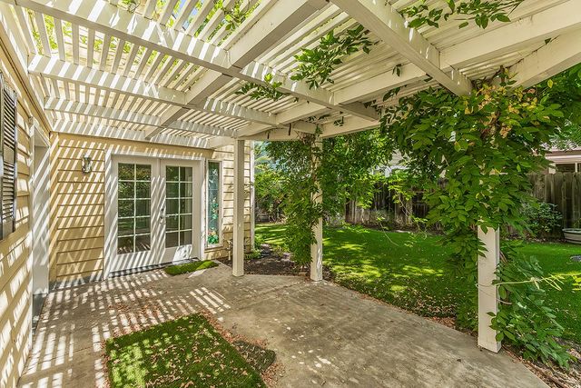 1094 E Monticello Circle, Fresno, CA 93720