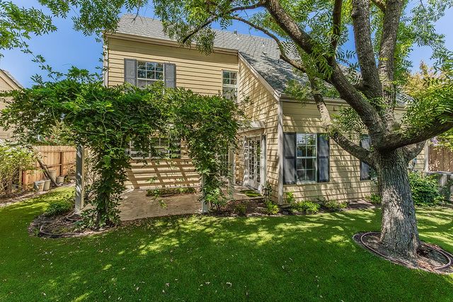 1094 E Monticello Circle, Fresno, CA 93720