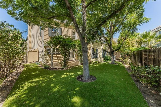 1094 E Monticello Circle, Fresno, CA 93720