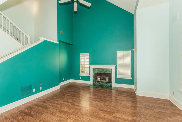 1094 E Monticello Circle, Fresno, CA 93720