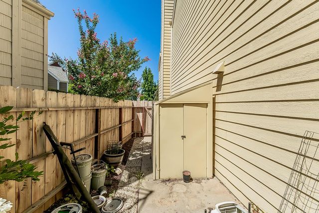 1094 E Monticello Circle, Fresno, CA 93720