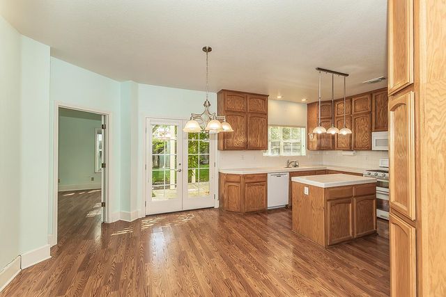 1094 E Monticello Circle, Fresno, CA 93720