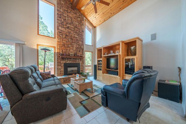 8846 Goldstone Lane, Redding, CA 96001