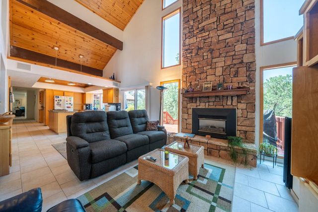 8846 Goldstone Lane, Redding, CA 96001