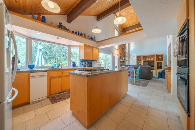 8846 Goldstone Lane, Redding, CA 96001