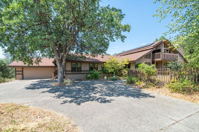 8846 Goldstone Lane, Redding, CA 96001