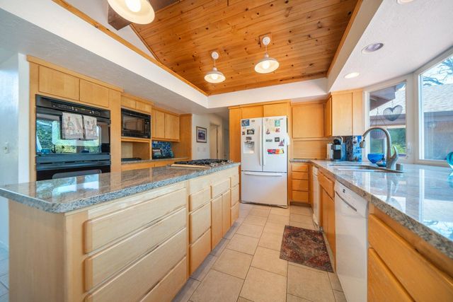 8846 Goldstone Lane, Redding, CA 96001