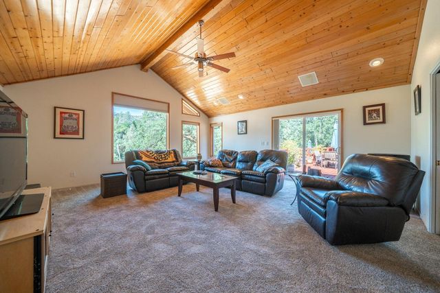 8846 Goldstone Lane, Redding, CA 96001