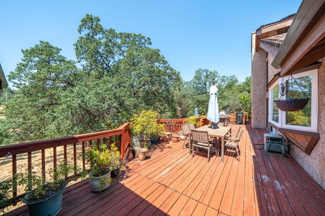 8846 Goldstone Lane, Redding, CA 96001