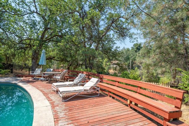 8846 Goldstone Lane, Redding, CA 96001