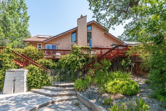 8846 Goldstone Lane, Redding, CA 96001