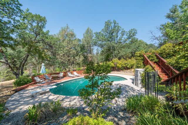 8846 Goldstone Lane, Redding, CA 96001