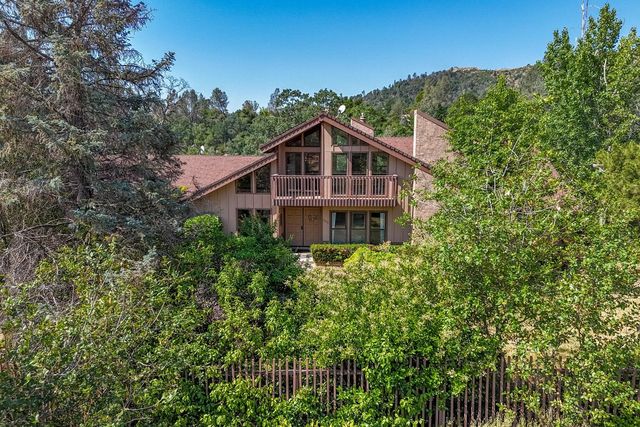 8846 Goldstone Lane, Redding, CA 96001