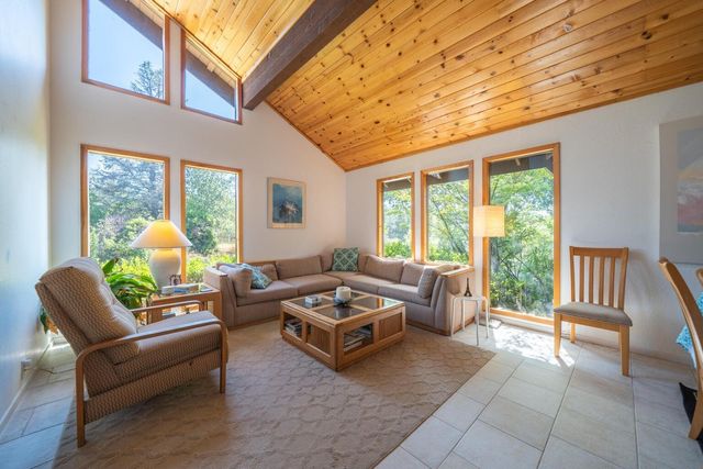 8846 Goldstone Lane, Redding, CA 96001