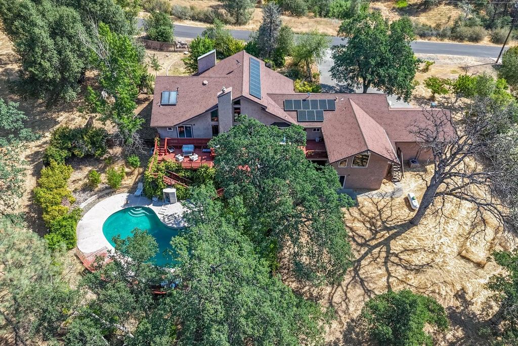 8846 Goldstone Lane, Redding, CA 96001
