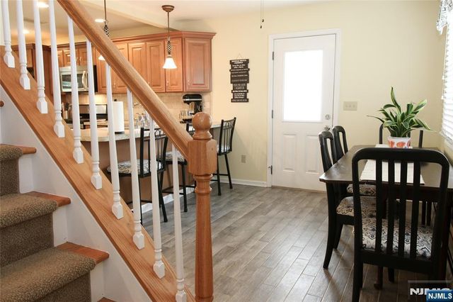 6 Knollwood Road, Totowa, NJ 07512