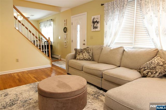 6 Knollwood Road, Totowa, NJ 07512